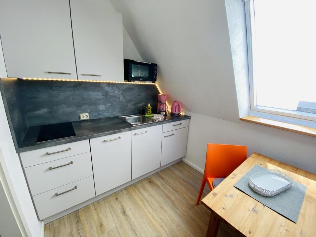 Ferienappartement Dicht Dran, direkt am Alten Strom Rostock Exterior foto